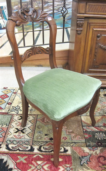 A SET OF FOUR VICTORIAN DINING CHAIRS