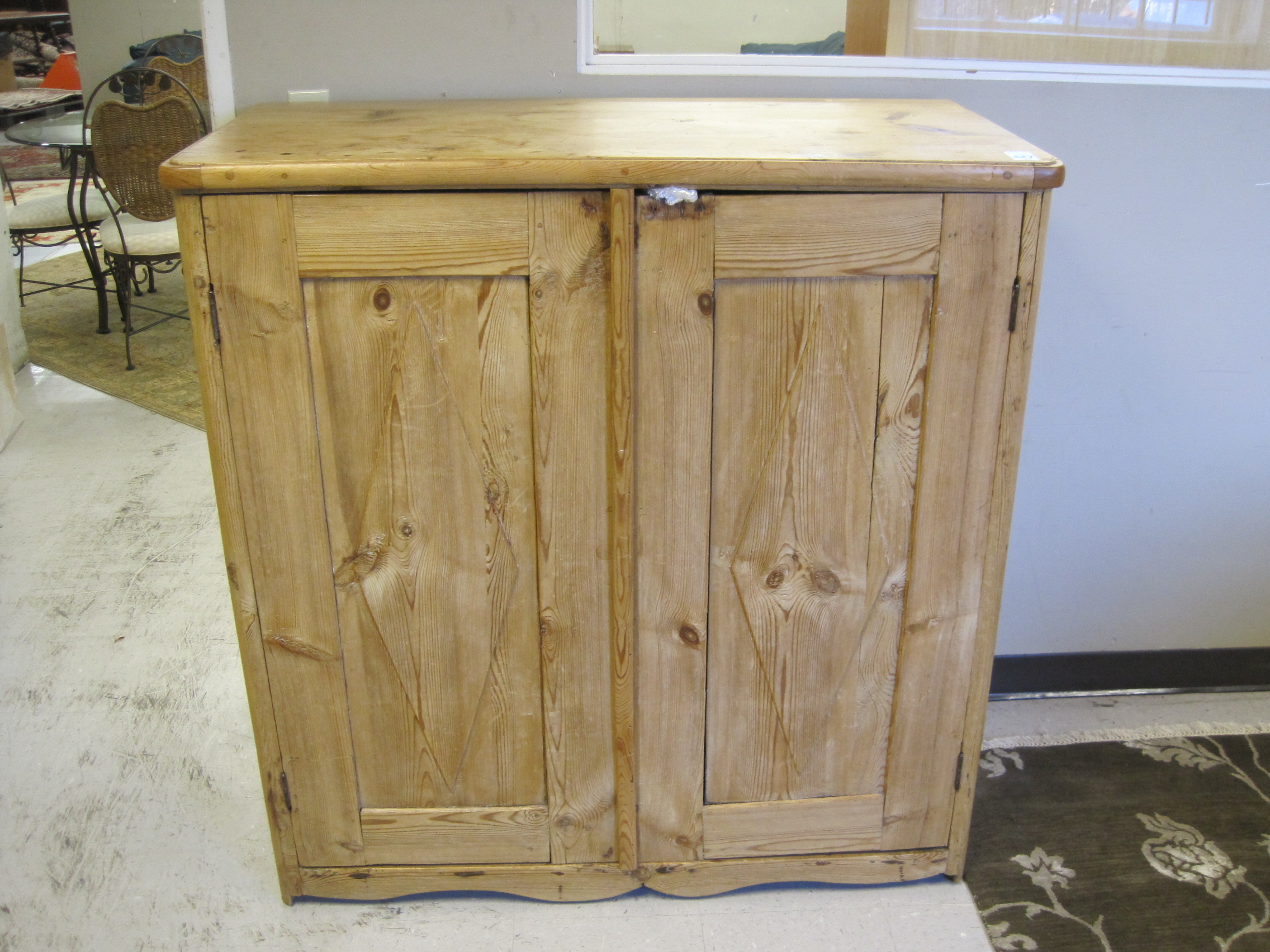 TWO DOOR PINE CABINET Continental 16fbe7