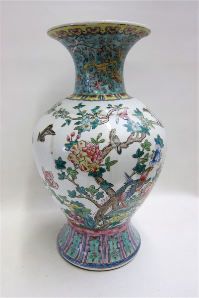 CHINESE PORCELAIN VASE hand enameled 16fc0c