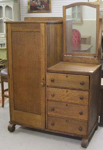 AN OAK CHIFFOROBE American c. 1910