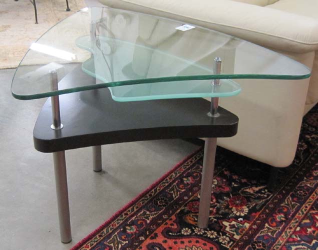 A PAIR OF CONTEMPORARY END TABLES attributed