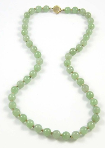 JADE AND FOURTEEN KARAT GOLD NECKLACE