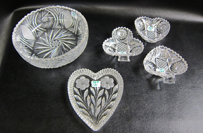 FIVE PIECES HAND CUT AND ENGRAVED GLASS: