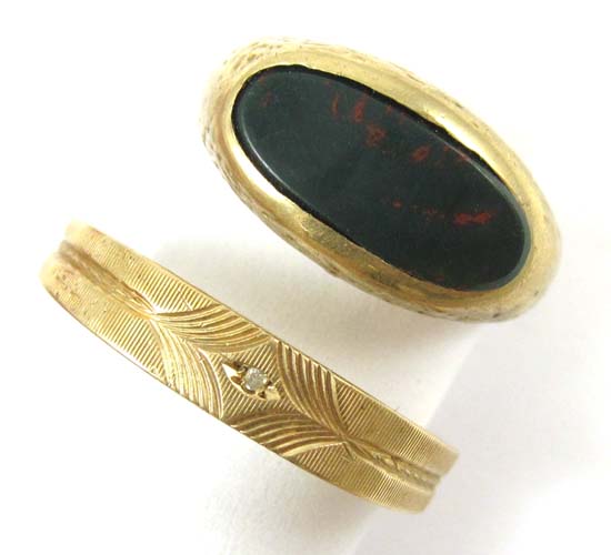 TWO TEN KARAT GOLD MEN S RINGS 16fce3