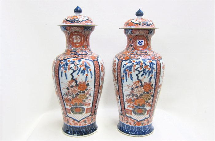 PAIR JAPANESE IMARI PORCELAIN COVERED 16fd07