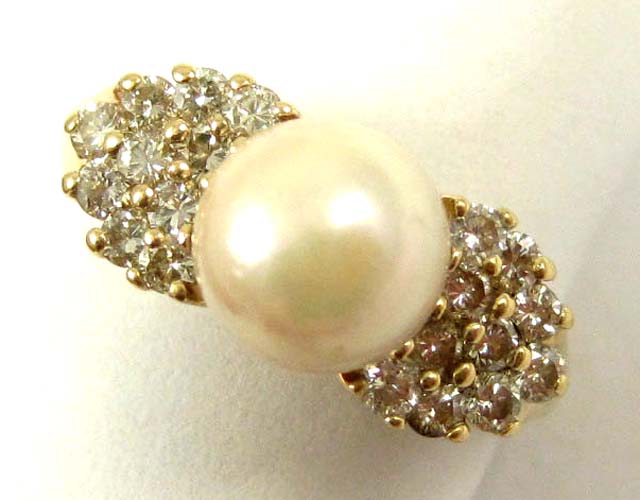 PEARL DIAMOND AND YELLOW GOLD RING.