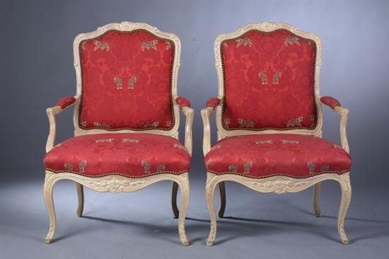 PAIR LOUIS XV STYLE CARVED MAHOGANY 16fe51