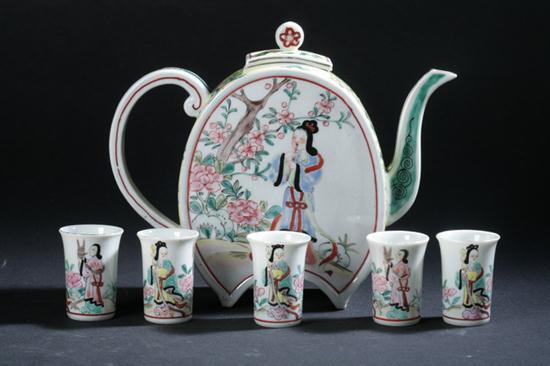 CHINESE FAMILLE ROSE PORCELAIN WINE