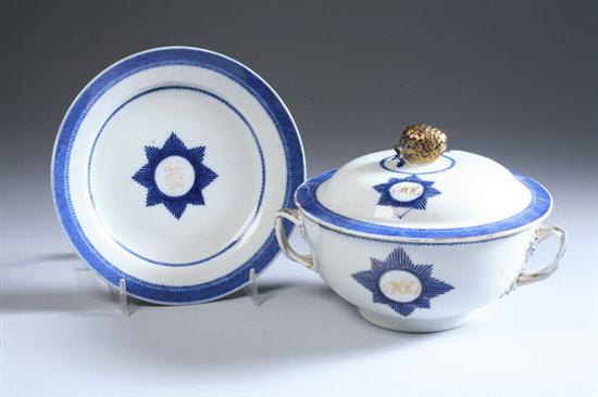 CHINESE EXPORT BLUE AND WHITE PORCELAIN 16ffce