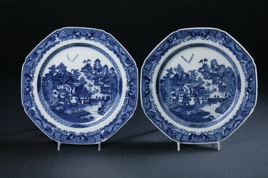 PAIR CHINESE NANKING BLUE AND WHITE 16ffd1