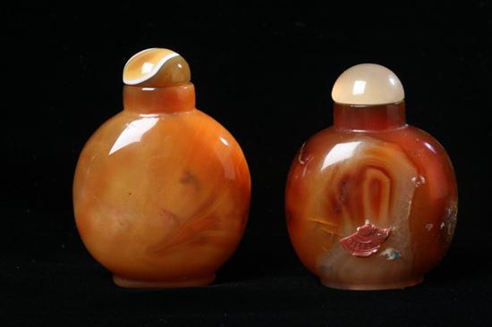 TWO CHINESE AGATE SNUFF BOTTLES  17000a