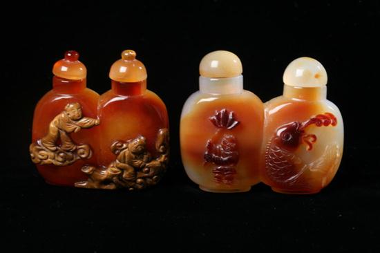 TWO CHINESE CAMEO AGATE SNUFF BOTTLES  17000e