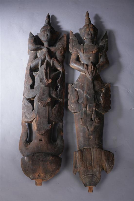 PAIR SOUTH EAST ASIAN WOOD FIGURES 1700a2