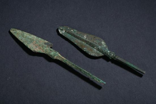 TWO MIDDLE EASTERN BRONZE ARROW 17012c