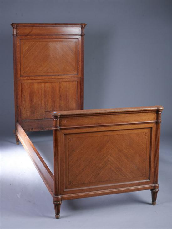 PAIR REGENCY STYLE CARVED OAK BEDS 17013c