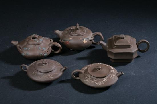 FOUR CHINESE YIXING TEA POTS Each 170192