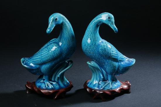 PAIR CHINESE TURQUOISE PORCELAIN 170194