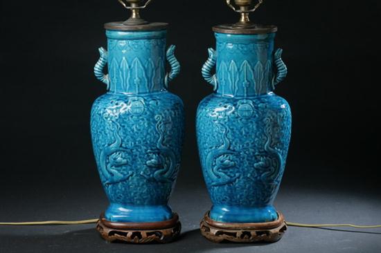 PAIR CHINESE TURQUOISE PORCELAIN 170195