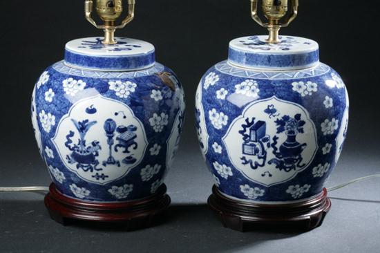 PAIR CHINESE BLUE AND WHITE PORCELAIN 1701a6