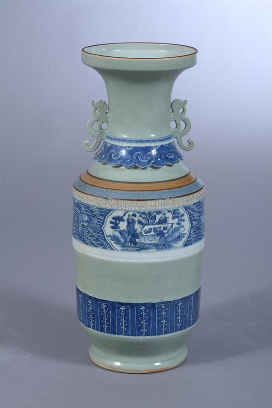 CHINESE BLUE AND CELADON PORCELAIN 1701a9