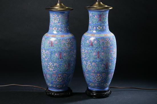 PAIR CHINESE FAMILLE ROSE PORCELAIN 1701f8