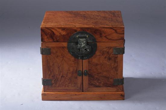 CHINESE ELMWOOD SMALL CABINET 19th 170263