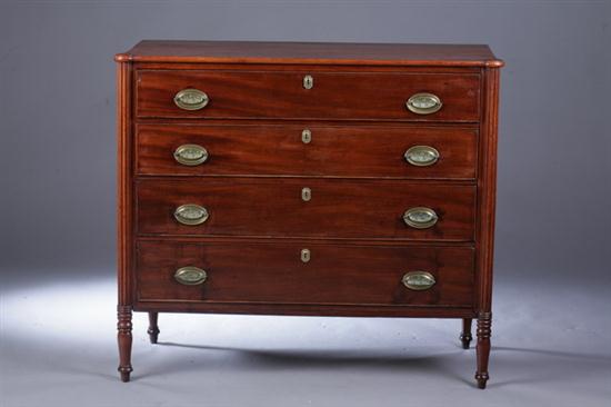 AMERICAN FEDERAL MAHOGANY CHEST OF DRAWERS 1704d2