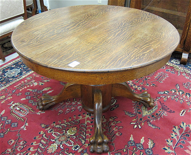 AN OAK PEDESTAL DINING TABLE WITH 17052f