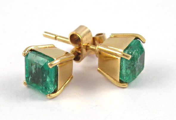 PAIR OF EMERALD EAR STUDS each 1705b9