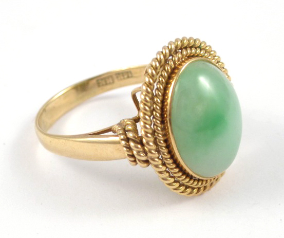 JADE AND YELLOW GOLD SOLITAIRE 1705d0