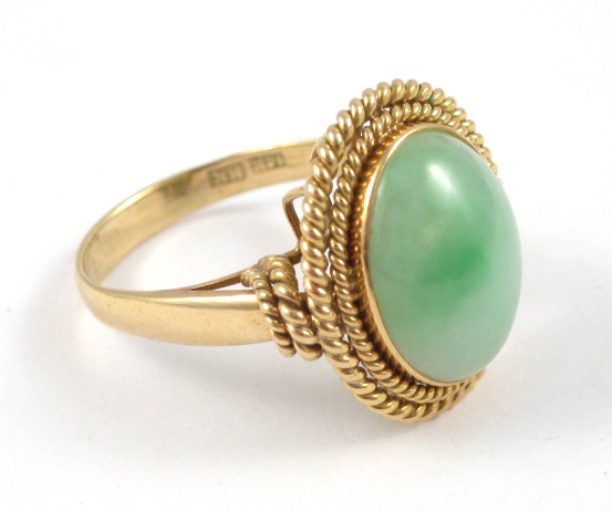 JADE AND YELLOW GOLD SOLITAIRE