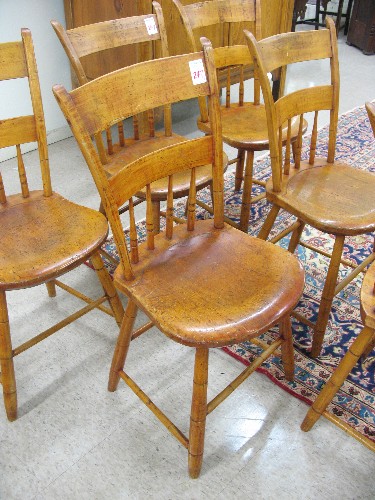 A SET OF SIX COUNTRY MAPLE DINING CHAIRS