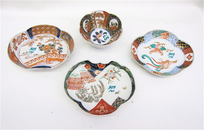 FOUR JAPANESE IMARI PORCELAIN BOWLS: