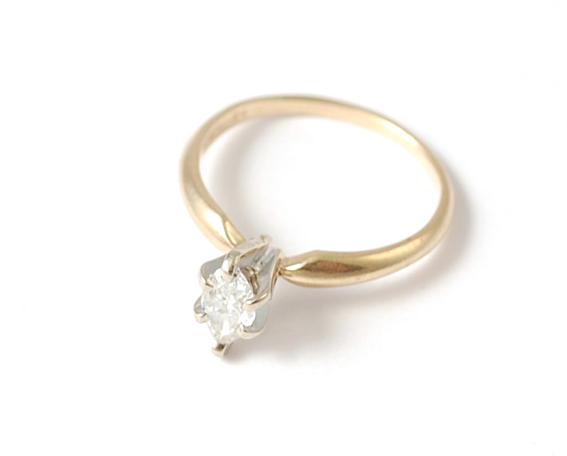 DIAMOND AND FOURTEEN KARAT GOLD 17061e