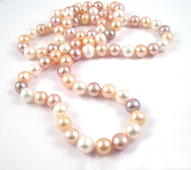 MULTI-COLOR PEARL NECKLACE strung with