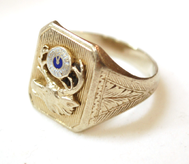 MAN'S FOURTEEN KARAT GOLD RING