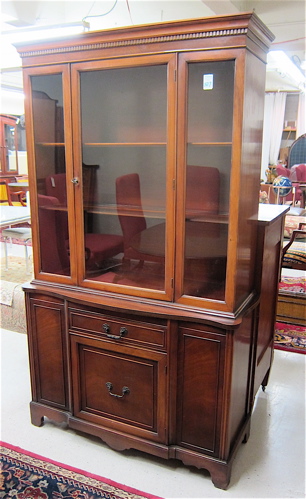 FEDERAL STYLE MAHOGANY CHINA CABINET 1706d9