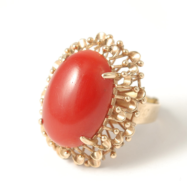 RED CORAL AND TEN KARAT GOLD RING 1706ed