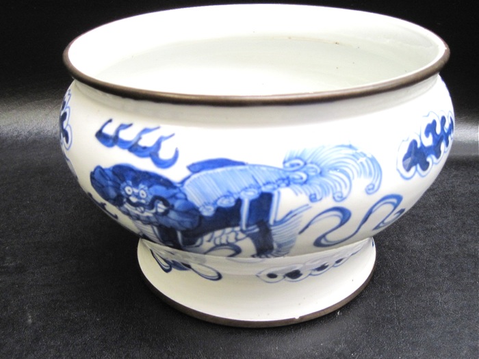 CHINESE BLUE AND WHITE PORCELAIN FOOD