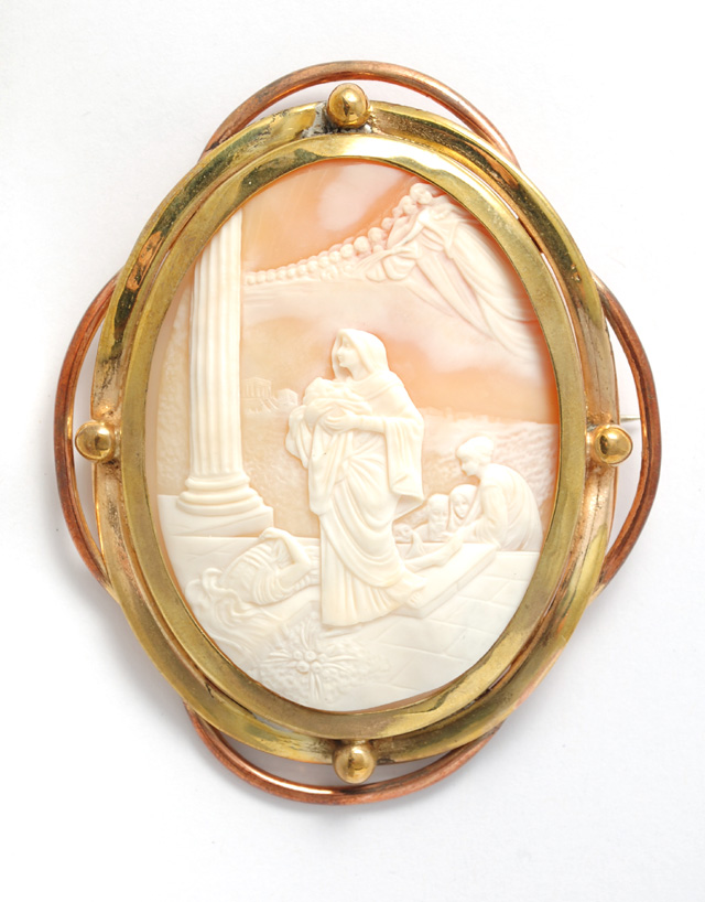 LARGE CARVED CAMEO BROOCH featuring 170737