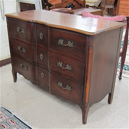 PROVINCIAL STYLE CHEST OF DRAWERS a