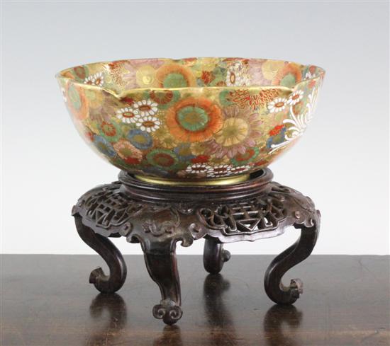 A Japanese Satsuma pottery bowl