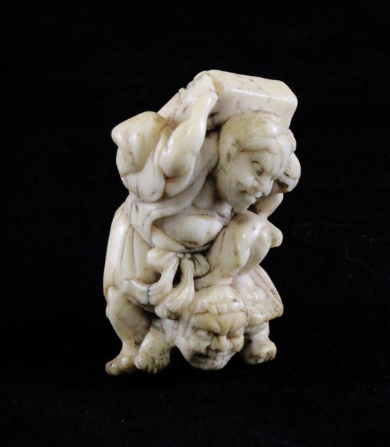 A Japanese bone netsuke of Shoki 1708e7