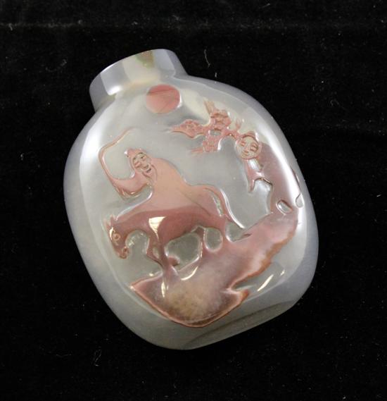 A Chinese agate snuff bottle of