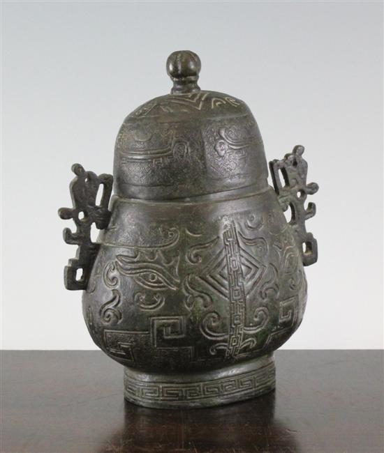 A Chinese archaistic bronze vessel 17095b