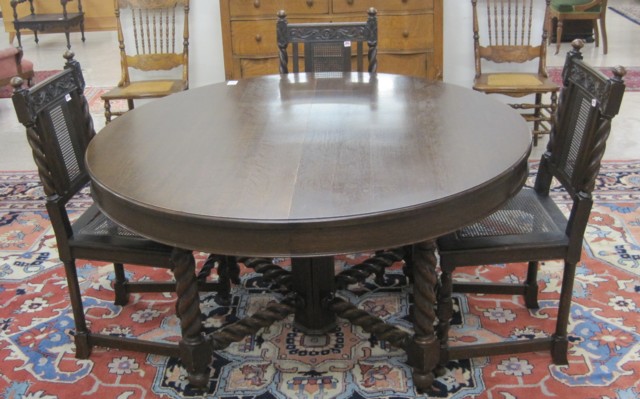 ROUND OAK DINING TABLE SIX LEAVES 16e36c