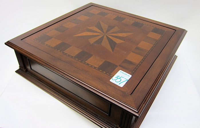 HARDWOOD CHEST WITH GAME BOARDS 16e3d5