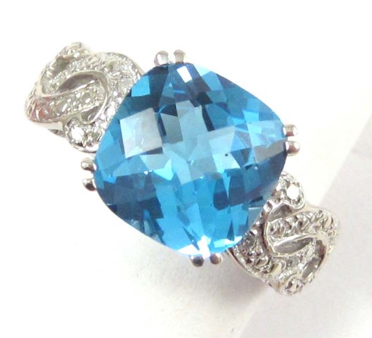 BLUE TOPAZ DIAMOND AND WHITE GOLD 16e3d9