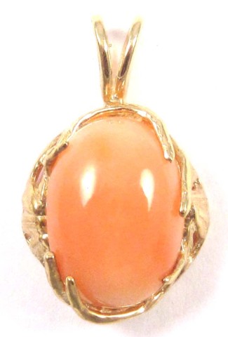 PINK CORAL AND YELLOW GOLD PENDANT