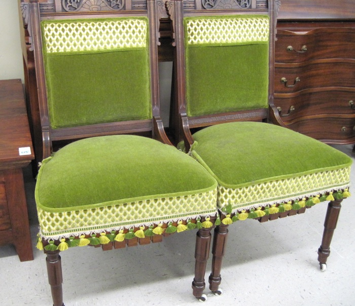 A PAIR OF VICTORIAN SIDE CHAIRS